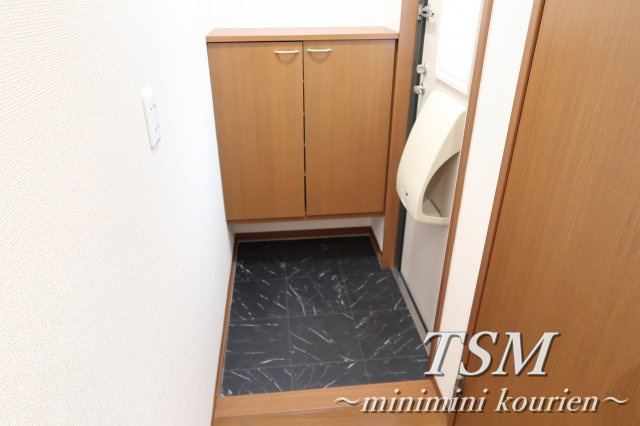 メゾン・アズール　Ａ棟の玄関|シューズボックス付きの玄関