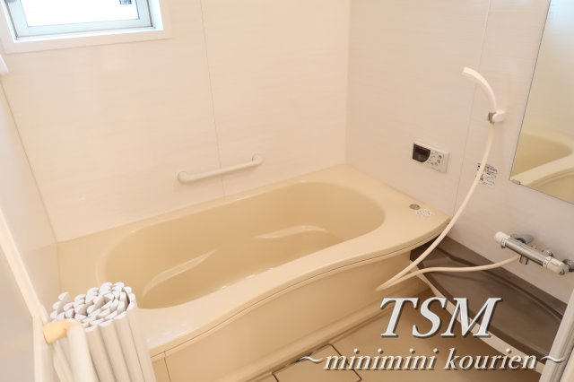 メゾン・アズール　Ａ棟の浴室|浴室乾燥機付きの広々とした浴室