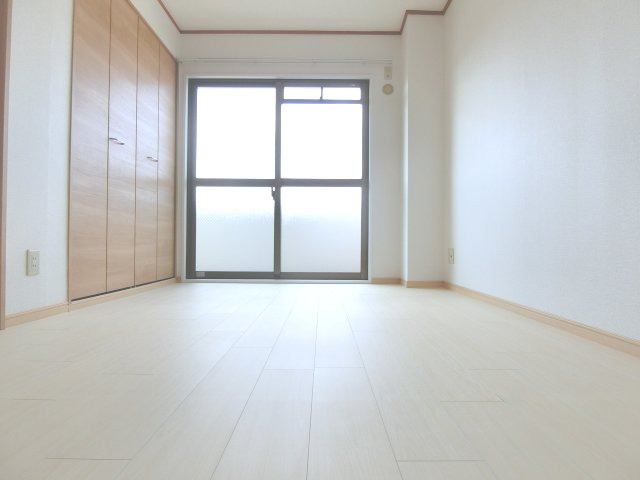 ソルジェンテ金剛の洋室