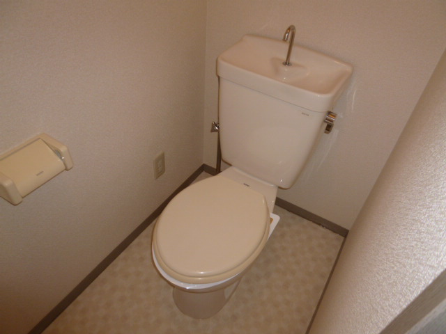 倉敷市林のアパートのトイレ|シャワー付きトイレに変更