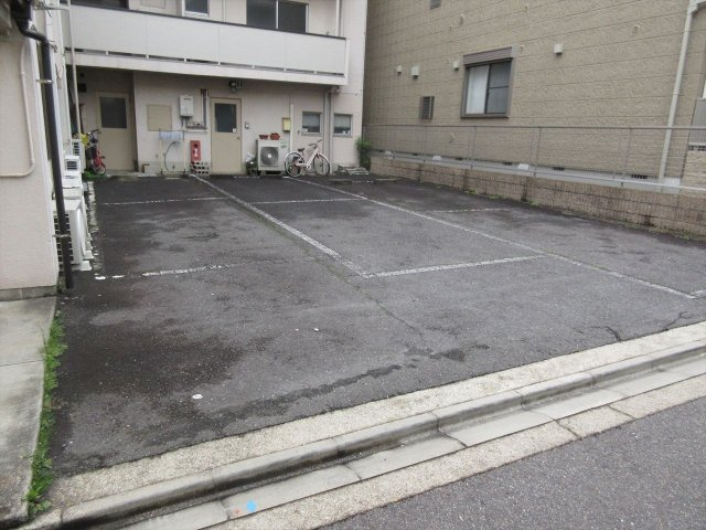 浅井ビルの駐車場|浅井ビル