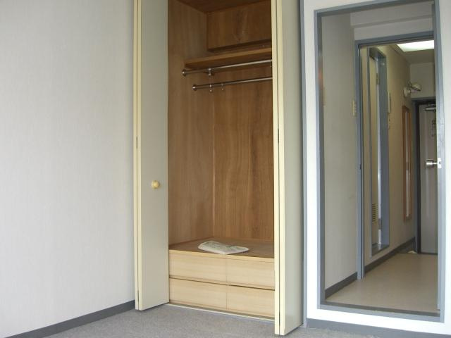 ジュネパレス市川第5の洋室