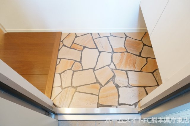 熊本市中央区大江４丁目のアパートの玄関