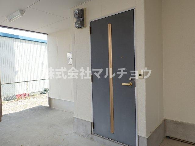 CASA CARINA 8の玄関|明るい玄関です