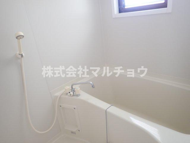 CASA CARINA 8の浴室|落ち着いた空間のお風呂です