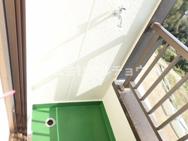 CASA CARINA 8のバルコニー|外からの目が気にならないバルコニーで洗濯物が干せます