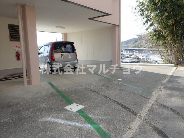 CASA CARINA 8の駐車場|駐車場があります
