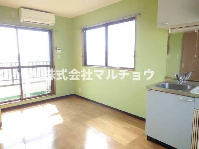 CASA CARINA 8の居間・リビング|ゆったりとしたリビングです