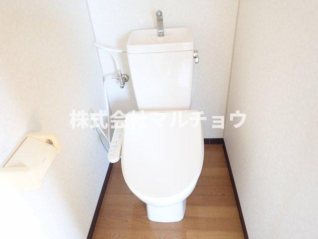 CASA CARINA 8のトイレ|落ち着いた色調のトイレです