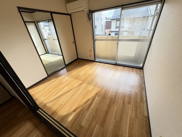 ドルフ石井Ａ棟の居間・リビング