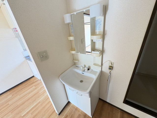 ドルフ石井Ａ棟の独立洗面台