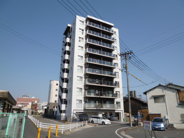倉敷市川西町の賃貸マンションの外観