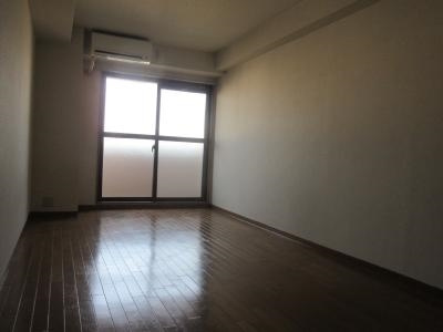 コージーハイツ大宮の居間・リビング|洋室