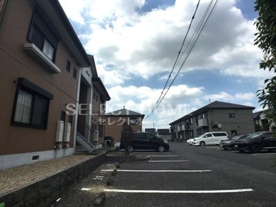 【駐車場】 | グレース北野Ｄ棟 | 駐車場があるので、車を買う予定の方も安心です