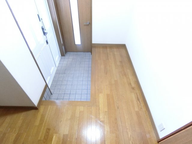 春日戸建の玄関