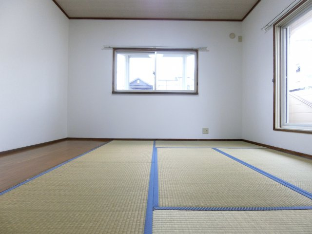 春日戸建の居間・リビング
