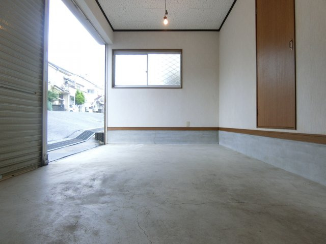 春日戸建の駐車場
