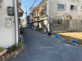 【前面道路含む現地写真】