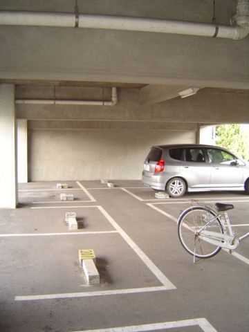 サンライズ都北の駐車場