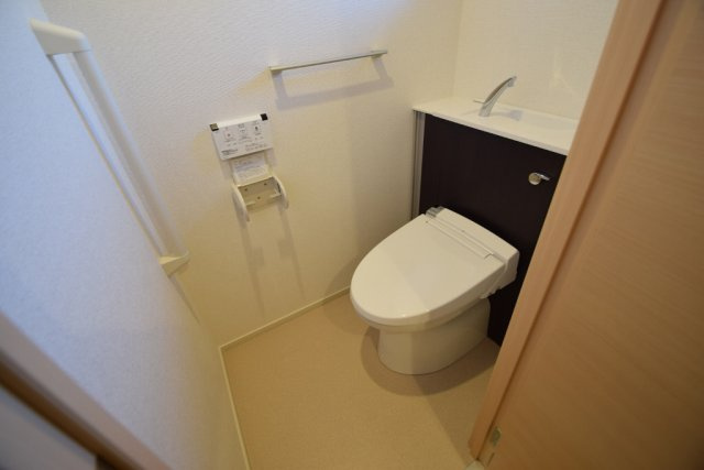 サンライズコードのトイレ|ウォシュレット付き