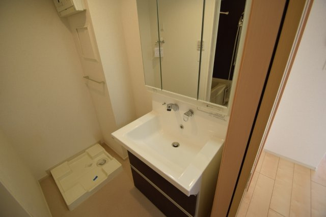 サンライズコードの洗面所|独立洗面台付きです