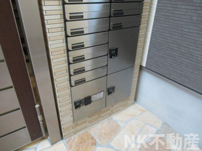 【その他共用部分】 | プランドールMS（八戸ノ里賃貸） | 宅配ボックスです