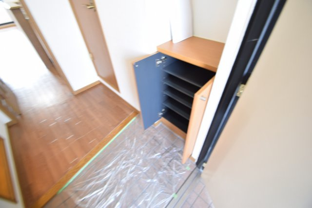 アンソレイエの玄関|下駄箱あり