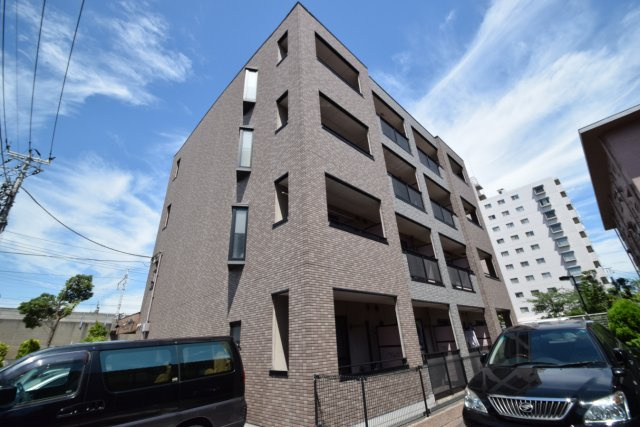 アンソレイエの外観|隣がコンビニで便利です