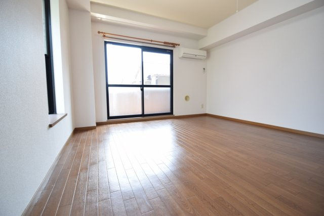 アンソレイエの寝室|洋室8.9帖！