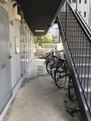 【その他共用部分】 | ハイツコスモス | 駐輪スペースは階段下