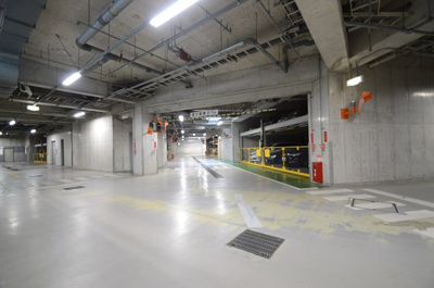 【駐車場】 | 【全室バルコニーに面した明るいお部屋♪】テラス北千里古江台Ⅱ番館 | 駐車スペースもあります