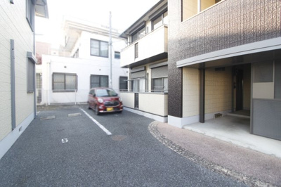 【駐車場】 | ヴィラ・ライスシャワーＡ | 車をお持ちの方に嬉しい駐車場付きの物件です