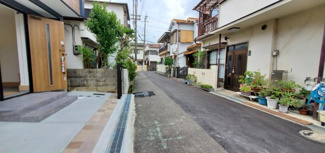 【前面道路含む現地写真】