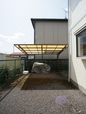 【その他共用部分】 | メゾン・ド・サングリーエ | 屋根付きの駐輪場があります♪