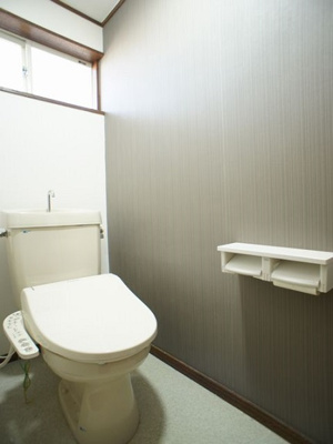 【トイレ】 | メゾン・ド・サングリーエ | 温水洗浄暖房便座機能付きです♪