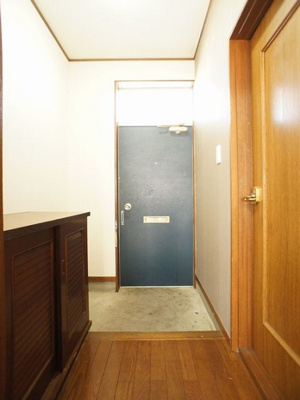 【玄関】 | メゾン・ド・サングリーエ | うれしい下駄箱付きです♪