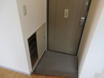 セピアハイツ大宮の玄関
