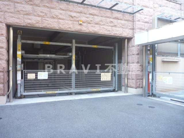 マスターズ・レジデンス道頓堀Ⅰ　BRAVI不動産の駐車場|【マスターズ・レジデンス道頓堀Ⅰ】駐車場があるので、車を買う予定の方も安心です