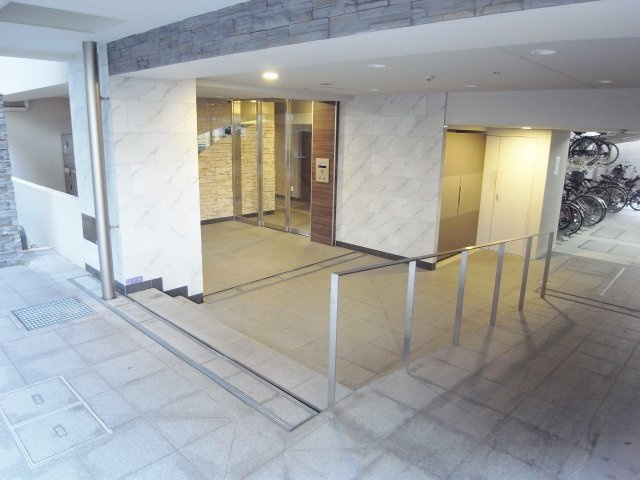 【エントランス】