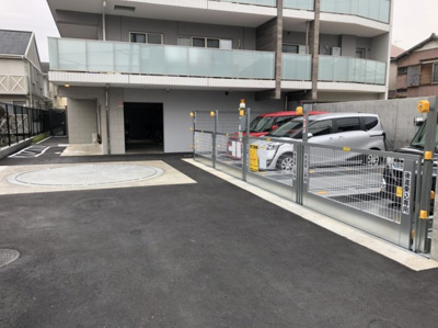 【駐車場】 | セルアージュ茅ヶ崎シェリール | 敷地内駐車場スペースです。
月額11,000円～14,000円【空き状況は担当者までご確認ください。）