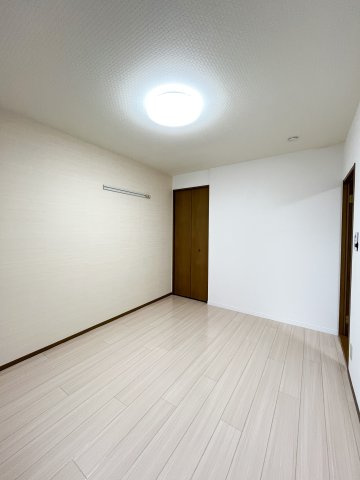 ヴィラ西福原D棟の洋室