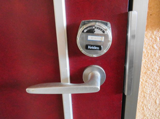 【玄関】 | アレスト・サイトウ | 玄関はカードキー