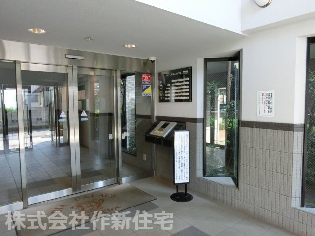 ダイヤパレス津田沼けやき通りグリーンスクエア　４階部分のエントランス|宅配ボックス　オートロック