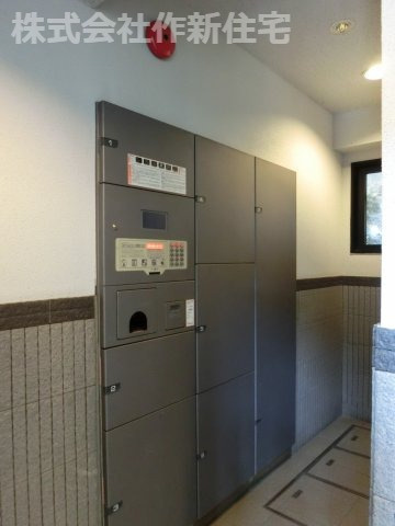 ダイヤパレス津田沼けやき通りグリーンスクエア　４階部分のエントランス|宅配ボックス