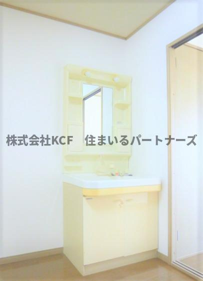 サンシャインコート東合川の独立洗面台|朝の支度にも助かる、独立の洗髪洗面化粧台