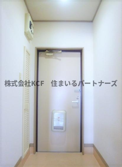 サンシャインコート東合川の玄関|収納もある玄関です