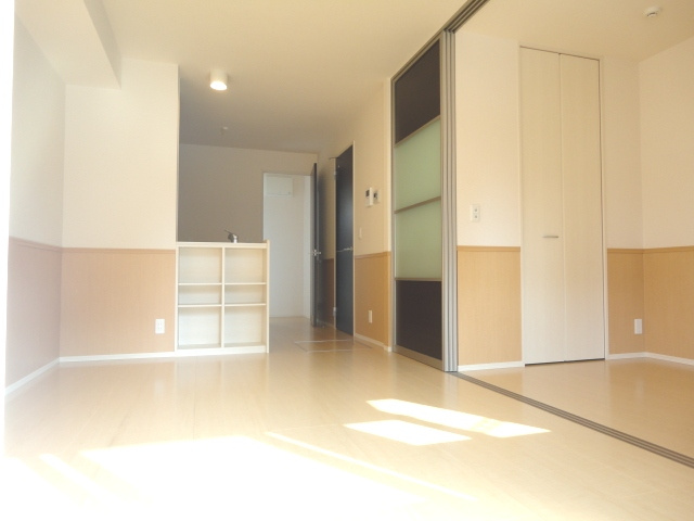 Ｄ－ｒｏｏｍ都（ディールームミヤコ）【10，000円キャッシュバック対象物件】の居間・リビング|ゆったり過ごせるリビングです