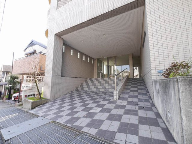 プラザ森北のエントランス