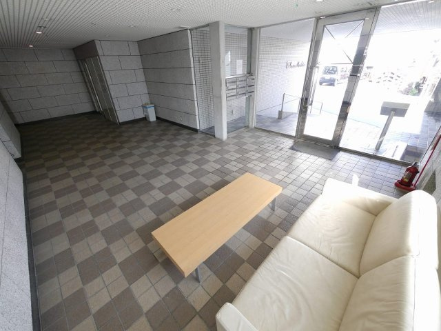 プラザ森北のロビー