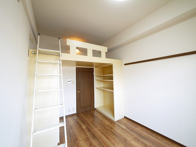 シティパレスやすらぎの道Ｐ３の居間・リビング|明るい洋室です。